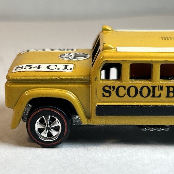 Hot Wheels Redline 1970 S’Cool Bus Yellow Near Mint w/ Button Heavyweights - Picture 11 of 16
